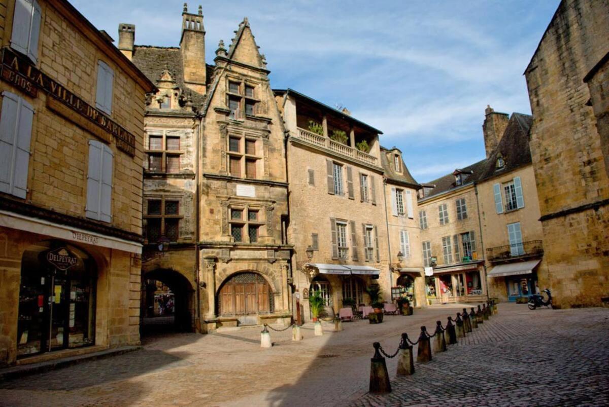 La Vieille Ferme: superbe complexe de 3 gîtes en pierre avec Piscine au coeur du Périgord Noir Saint-Genies Exterior foto