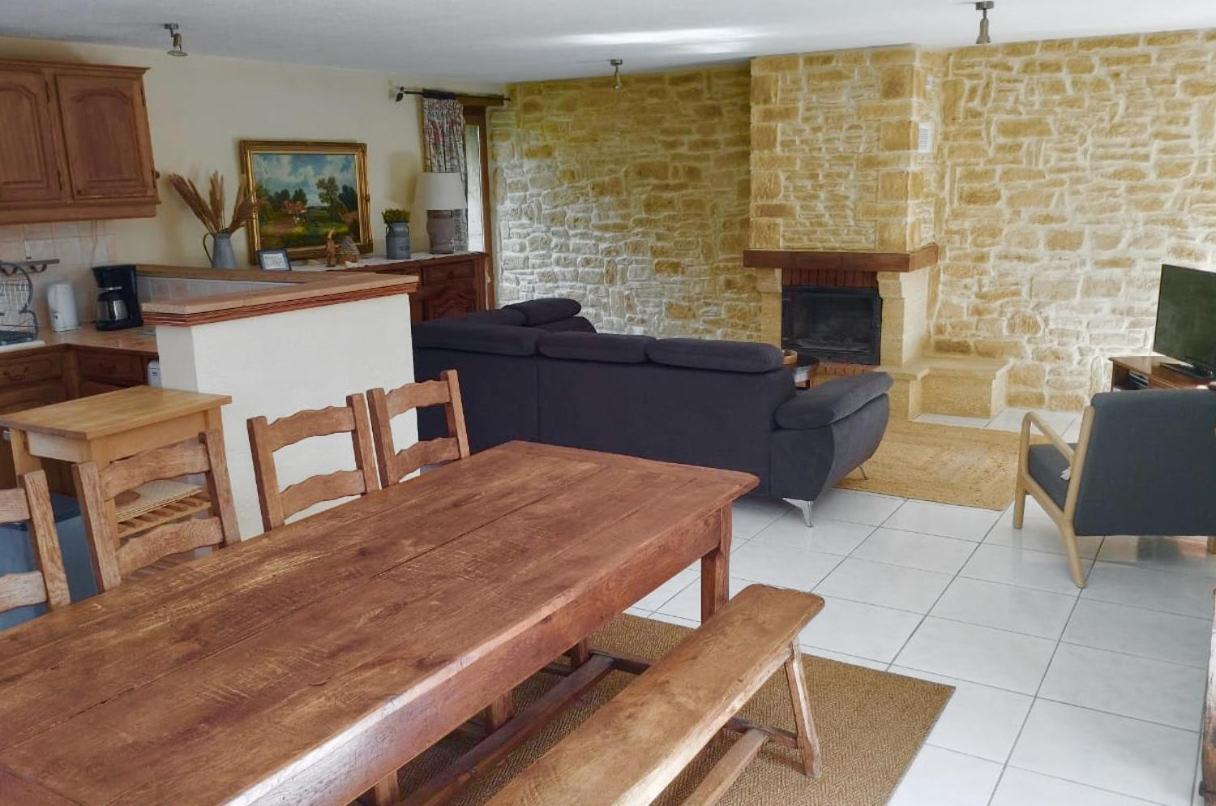 La Vieille Ferme: superbe complexe de 3 gîtes en pierre avec Piscine au coeur du Périgord Noir Saint-Genies Exterior foto