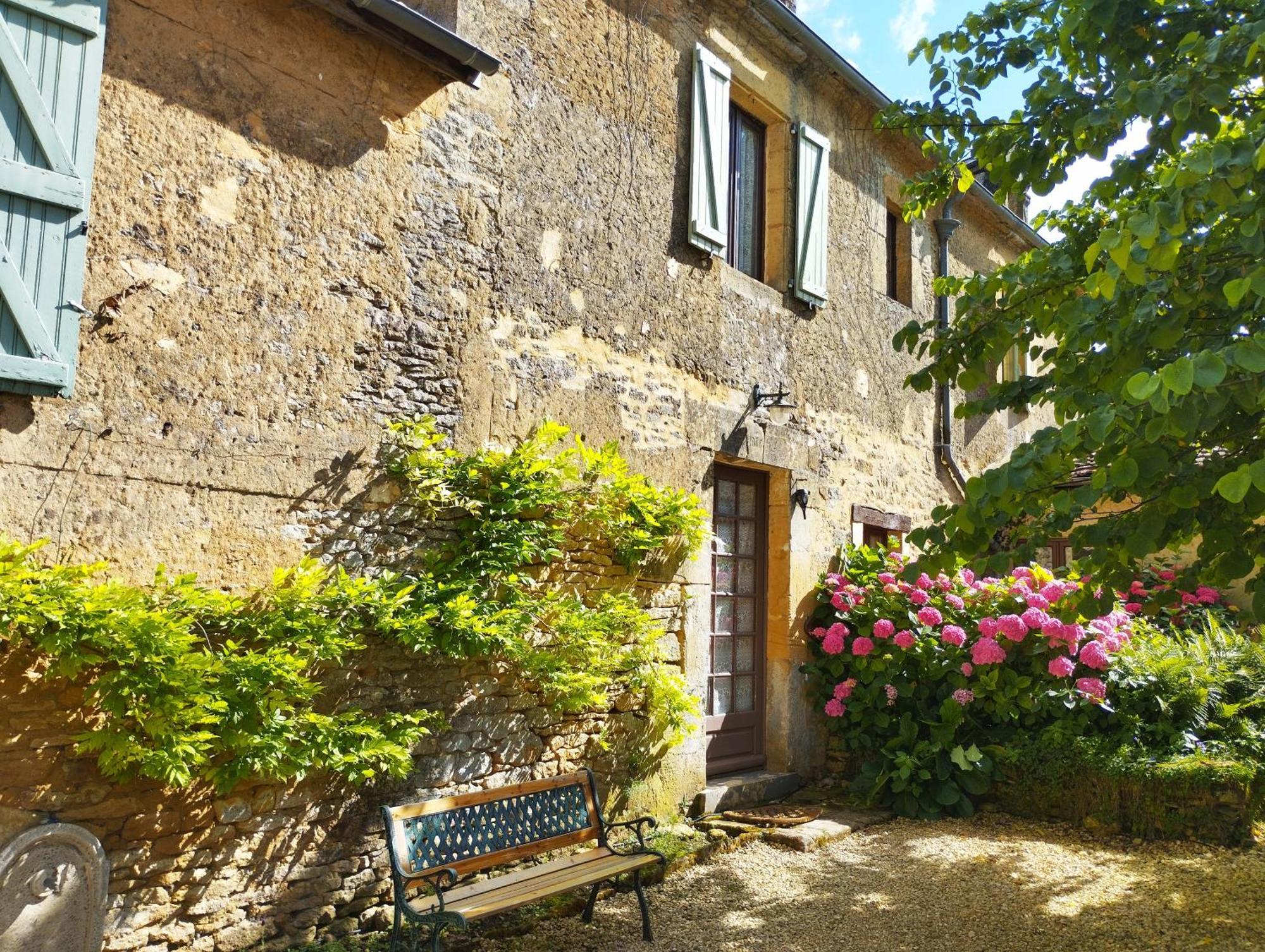La Vieille Ferme: superbe complexe de 3 gîtes en pierre avec Piscine au coeur du Périgord Noir Saint-Genies Exterior foto